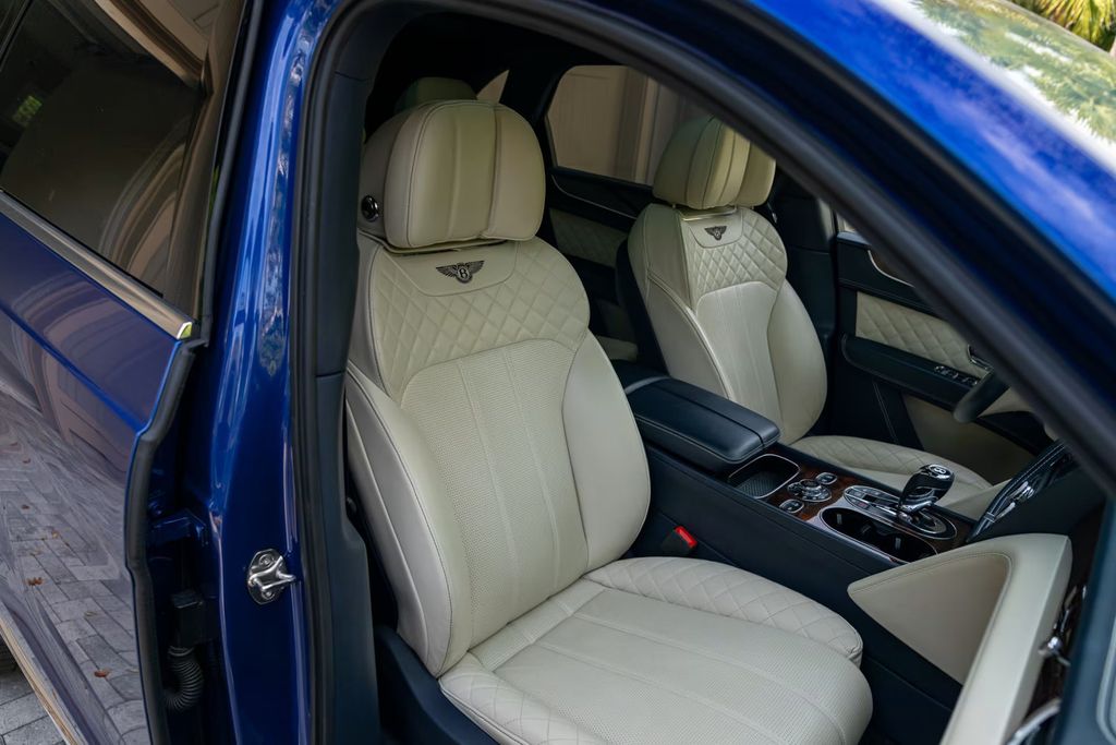 2018 Bentley Bentayga Onyx Edition AWD Clean Carfax - 22918383 - 32