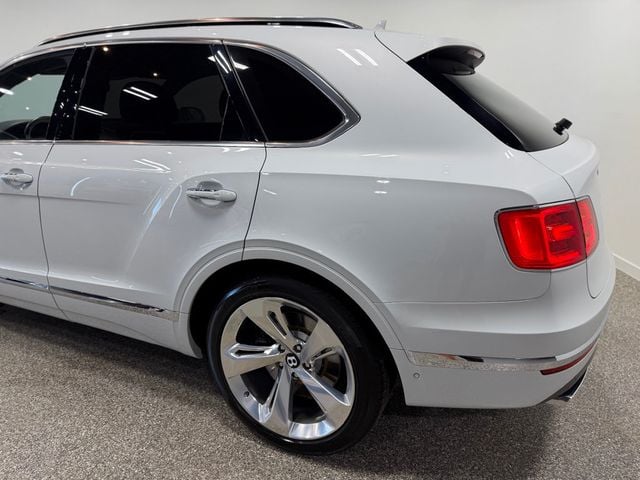 2018 Bentley Bentayga W12 Signature AWD - 23012681 - 16