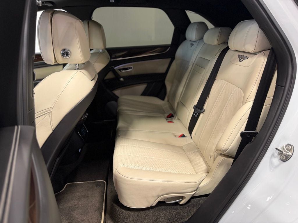 2018 Bentley Bentayga W12 Signature AWD - 23012681 - 22