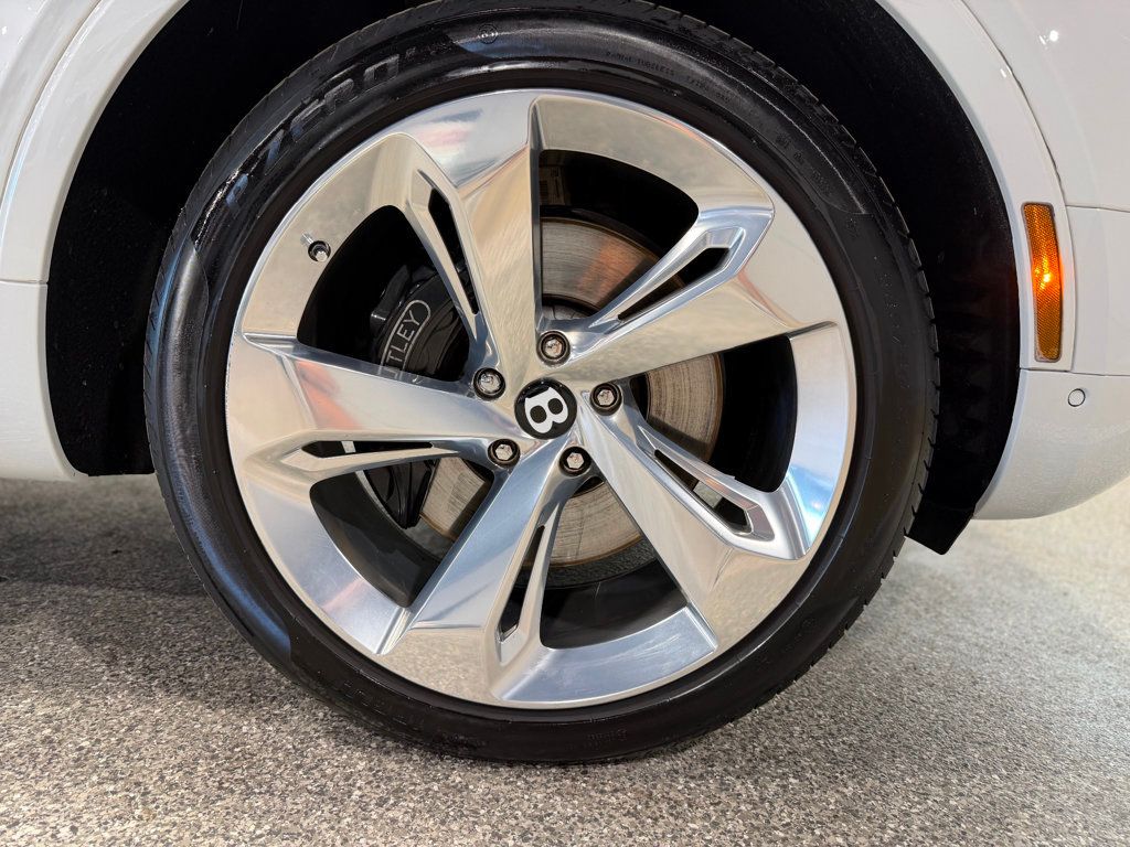 2018 Bentley Bentayga W12 Signature AWD - 23012681 - 28