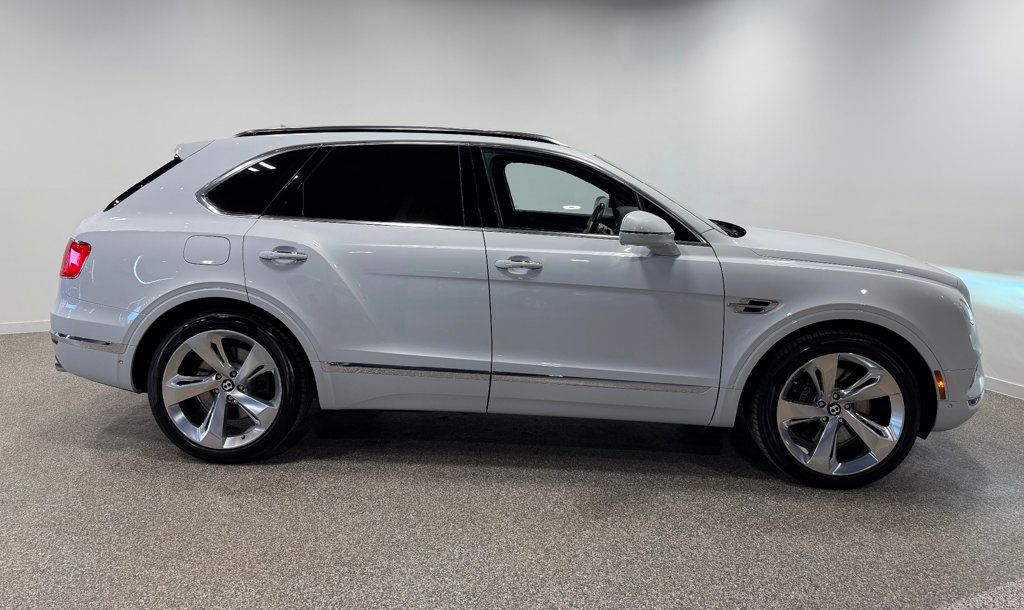 2018 Bentley Bentayga W12 Signature AWD - 23012681 - 29