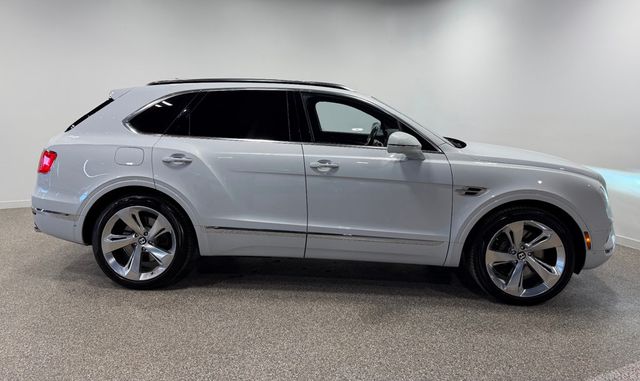 2018 Bentley Bentayga W12 Signature AWD - 23012681 - 29