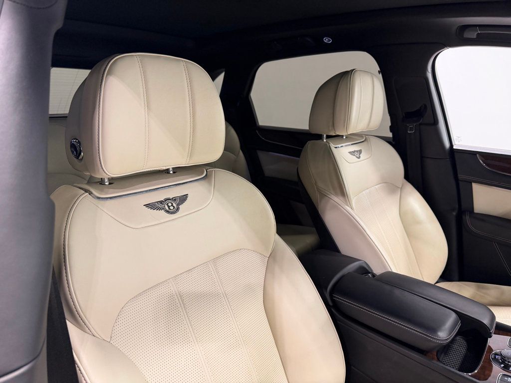 2018 Bentley Bentayga W12 Signature AWD - 23012681 - 33