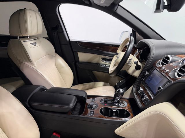 2018 Bentley Bentayga W12 Signature AWD - 23012681 - 34