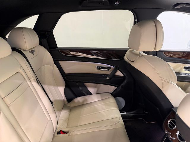 2018 Bentley Bentayga W12 Signature AWD - 23012681 - 39