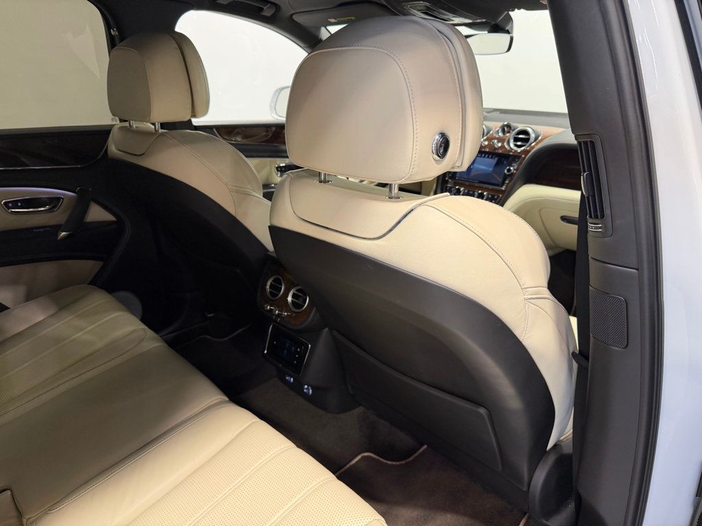 2018 Bentley Bentayga W12 Signature AWD - 23012681 - 40