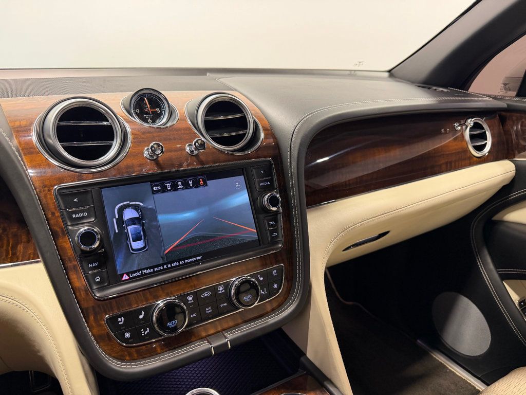 2018 Bentley Bentayga W12 Signature AWD - 23012681 - 45