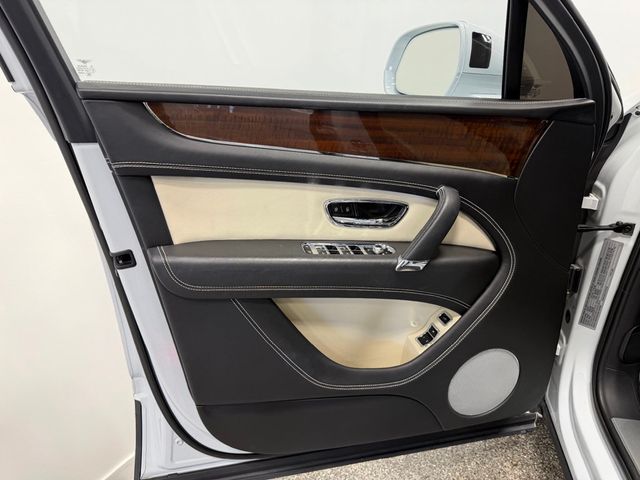 2018 Bentley Bentayga W12 Signature AWD - 23012681 - 48