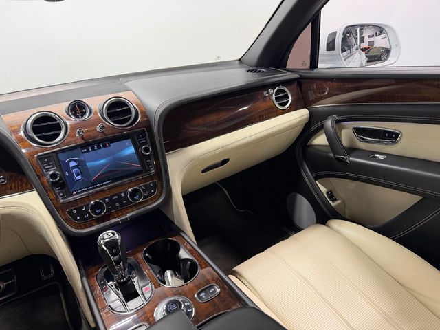 2018 Bentley Bentayga W12 Signature AWD - 23012681 - 56