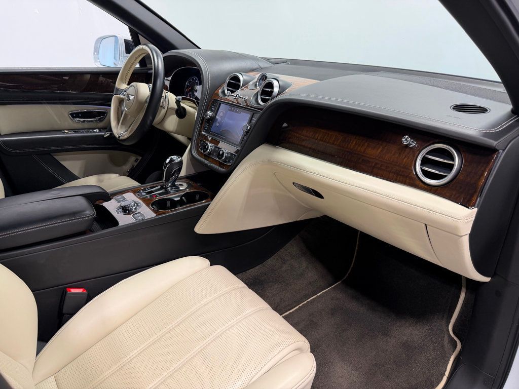 2018 Bentley Bentayga W12 Signature AWD - 23012681 - 63