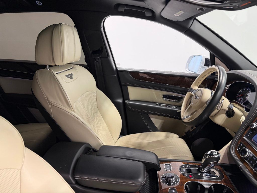 2018 Bentley Bentayga W12 Signature AWD - 23012681 - 67