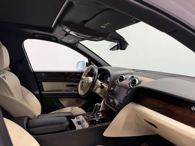 2018 Bentley Bentayga W12 Signature AWD - 23012681 - 68