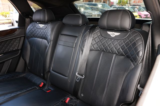 2018 Bentley Bentayga W12 Signature AWD - 23032669 - 10