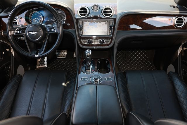 2018 Bentley Bentayga W12 Signature AWD - 23032669 - 1