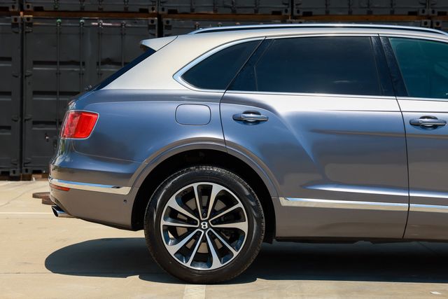 2018 Bentley Bentayga W12 Signature AWD - 23032669 - 32