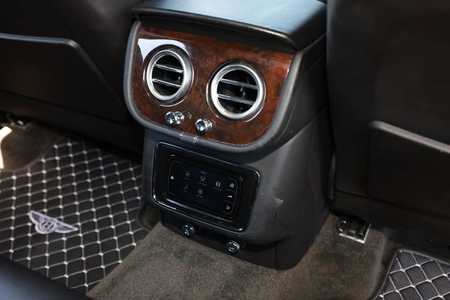 2018 Bentley Bentayga W12 Signature AWD - 23032669 - 53