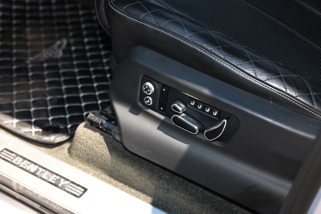 2018 Bentley Bentayga W12 Signature AWD - 23032669 - 60