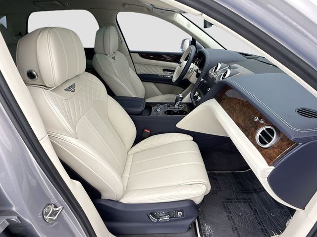 2018 Bentley Bentayga W12 Signature AWD - 23013239 - 18