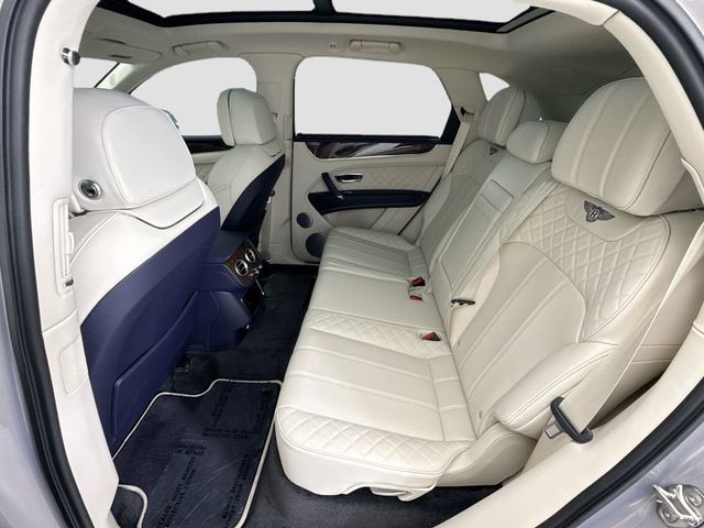 2018 Bentley Bentayga W12 Signature AWD - 23013239 - 19