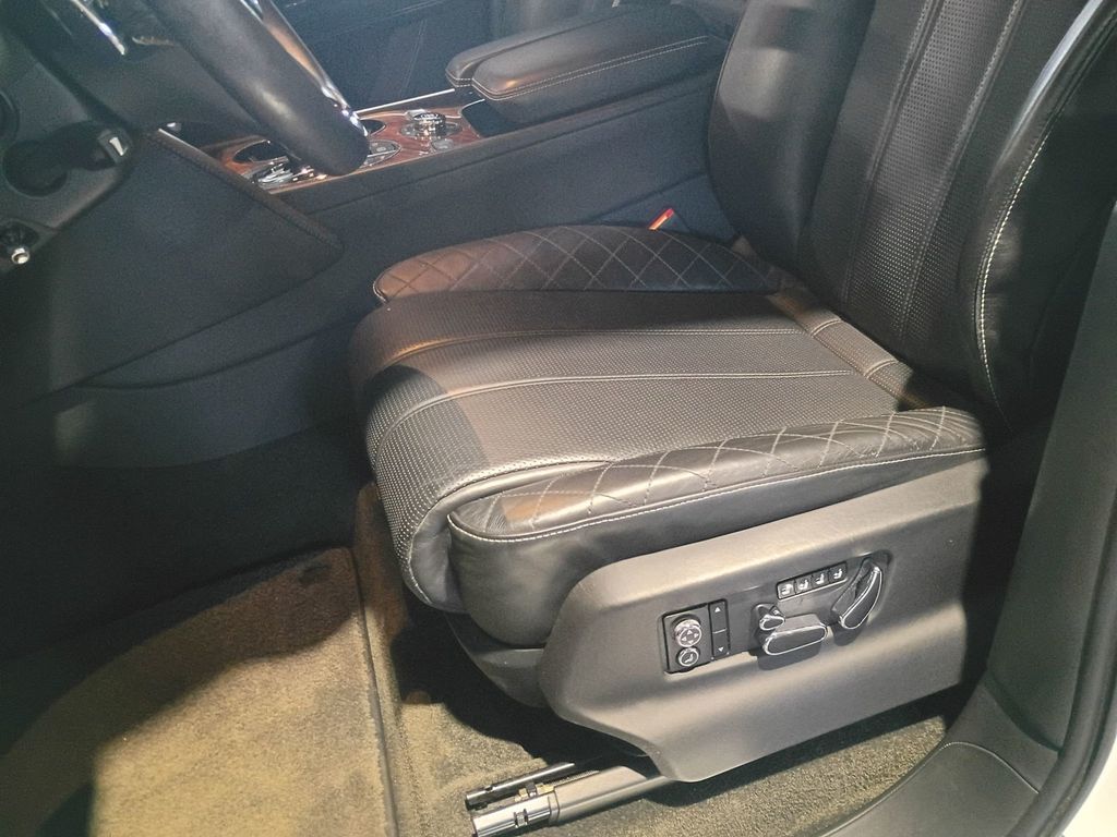 2018 Bentley Bentayga W12 Signature AWD Florida SUV - 23091809 - 13