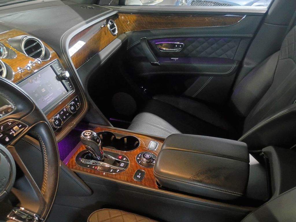 2018 Bentley Bentayga W12 Signature AWD Florida SUV - 23091809 - 17