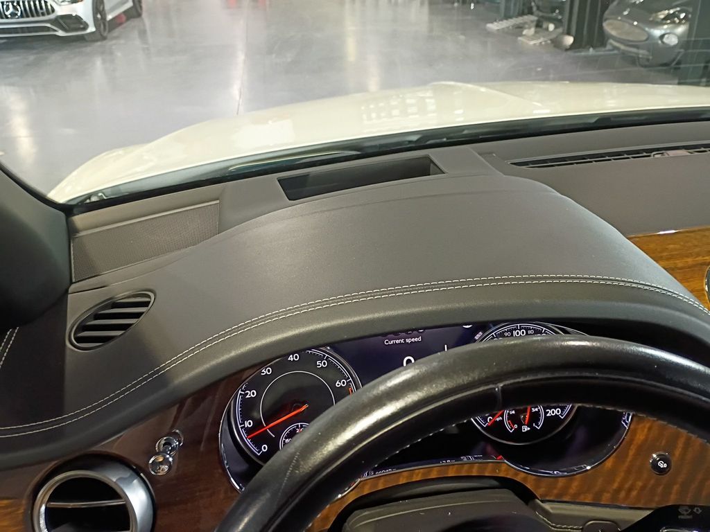 2018 Bentley Bentayga W12 Signature AWD Florida SUV - 23091809 - 19