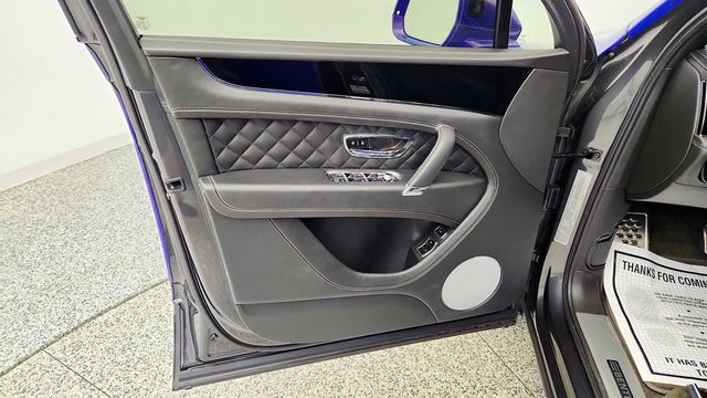 2018 Bentley Bentayga W12 Signature AWD w/ All Terrain Spec & Dynamic Ride Control - 23075473 - 10
