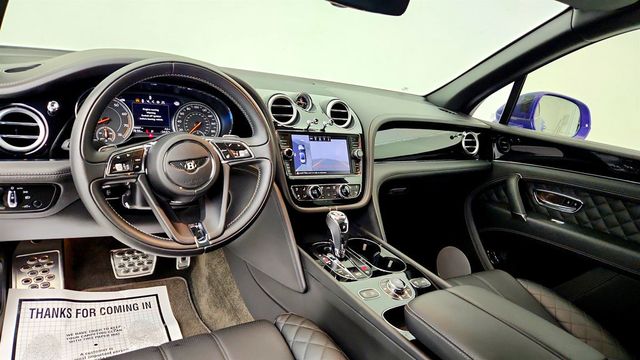 2018 Bentley Bentayga W12 Signature AWD w/ All Terrain Spec & Dynamic Ride Control - 23075473 - 12