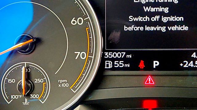 2018 Bentley Bentayga W12 Signature AWD w/ All Terrain Spec & Dynamic Ride Control - 23075473 - 18