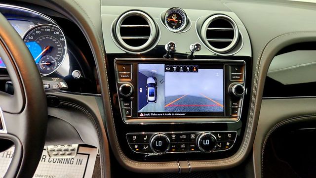 2018 Bentley Bentayga W12 Signature AWD w/ All Terrain Spec & Dynamic Ride Control - 23075473 - 20