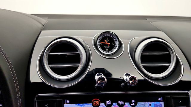 2018 Bentley Bentayga W12 Signature AWD w/ All Terrain Spec & Dynamic Ride Control - 23075473 - 23