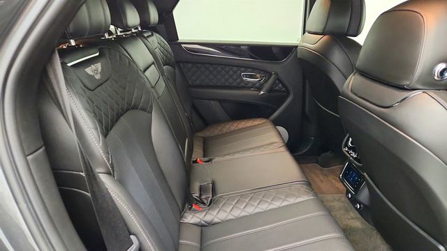 2018 Bentley Bentayga W12 Signature AWD w/ All Terrain Spec & Dynamic Ride Control - 23075473 - 34