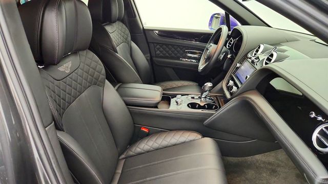 2018 Bentley Bentayga W12 Signature AWD w/ All Terrain Spec & Dynamic Ride Control - 23075473 - 36
