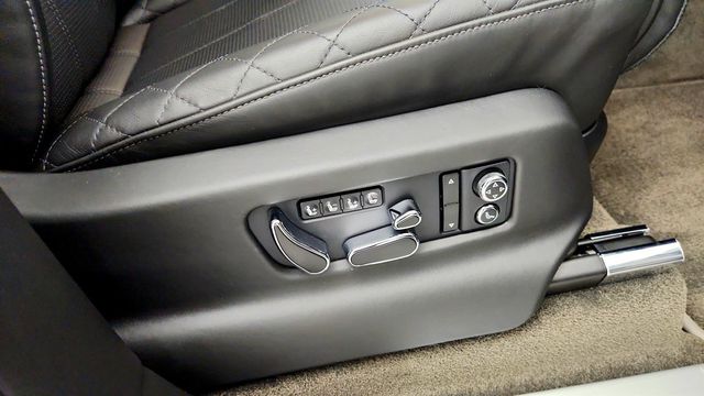 2018 Bentley Bentayga W12 Signature AWD w/ All Terrain Spec & Dynamic Ride Control - 23075473 - 38