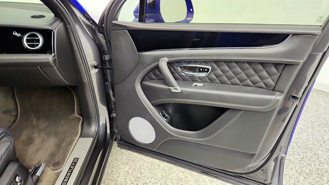 2018 Bentley Bentayga W12 Signature AWD w/ All Terrain Spec & Dynamic Ride Control - 23075473 - 39