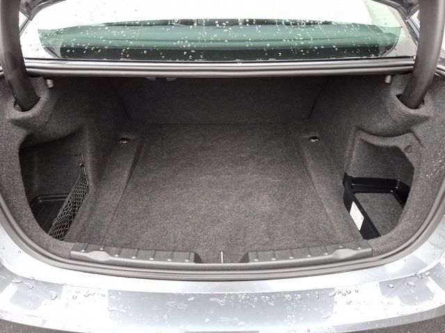 2018 BMW 3 Series 320i xDrive - 22764058 - 31