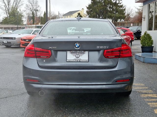 2018 BMW 3 Series 320i xDrive - 22764058 - 4
