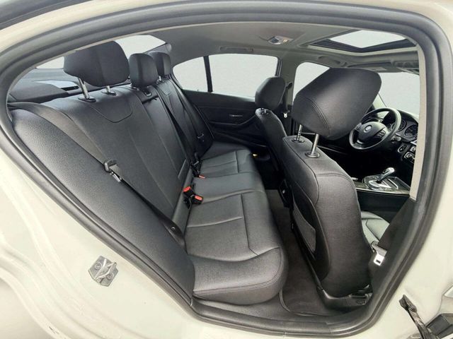 2018 BMW 3 Series 320i xDrive - 23019061 - 24