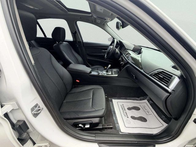 2018 BMW 3 Series 320i xDrive - 23019061 - 28