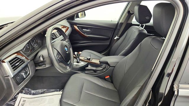 2018 BMW 3 Series 320i xDrive Sedan w/ Convenience Pkg, Heated Seats & Burl Walnut - 23029276 - 19
