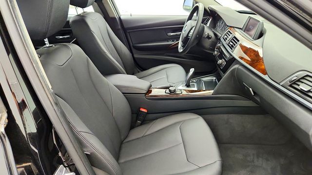 2018 BMW 3 Series 320i xDrive Sedan w/ Convenience Pkg, Heated Seats & Burl Walnut - 23029276 - 23