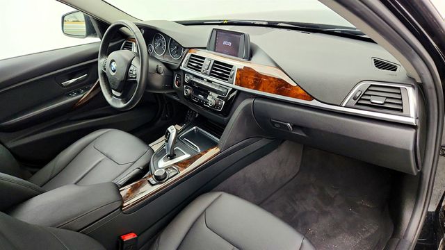 2018 BMW 3 Series 320i xDrive Sedan w/ Convenience Pkg, Heated Seats & Burl Walnut - 23029276 - 24