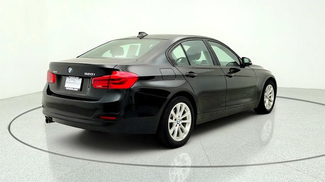 2018 BMW 3 Series 320i xDrive Sedan w/ Convenience Pkg, Heated Seats & Burl Walnut - 23029276 - 4