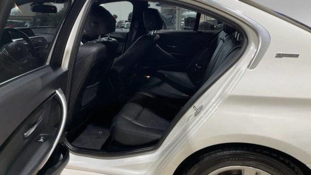 2018 BMW 3 Series 330e iPerformance Plug-In Hybrid - 22976351 - 10