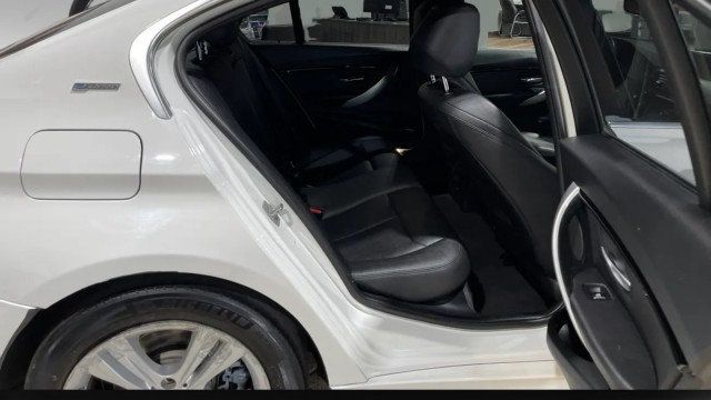 2018 BMW 3 Series 330e iPerformance Plug-In Hybrid - 22976351 - 11