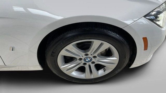 2018 BMW 3 Series 330e iPerformance Plug-In Hybrid - 22976351 - 19