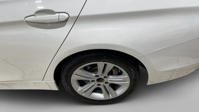 2018 BMW 3 Series 330e iPerformance Plug-In Hybrid - 22976351 - 21