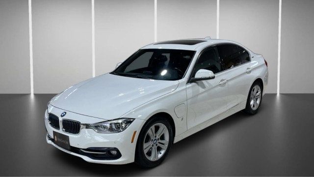 2018 BMW 3 Series 330e iPerformance Plug-In Hybrid - 22976351 - 2