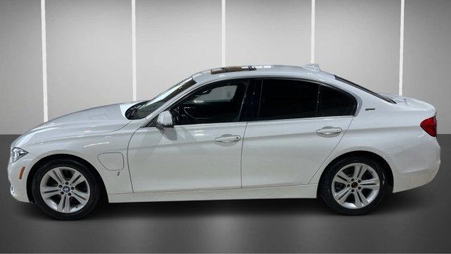 2018 BMW 3 Series 330e iPerformance Plug-In Hybrid - 22976351 - 4
