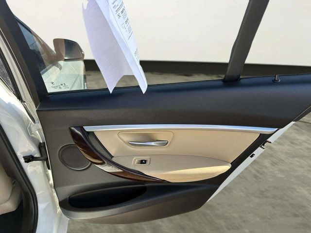 2018 BMW 3 Series 330e iPerformance Plug-In Hybrid - 22968397 - 19